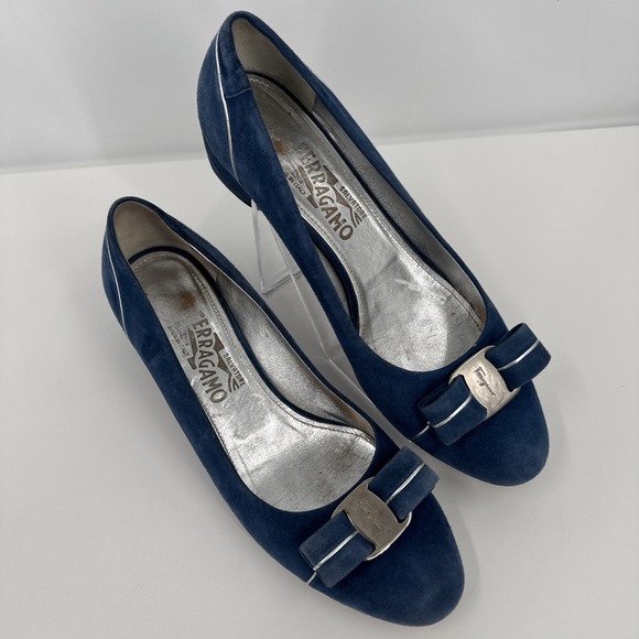 Salvatore Ferragamo Vara Blue Suede Heels Size 8 Silver Hardware VTG Classic - Picture 16 of 16